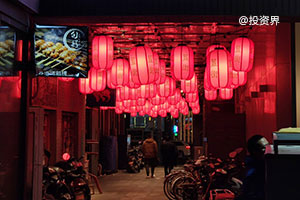 必胜客狂开副牌，萨莉亚却赚不动了？